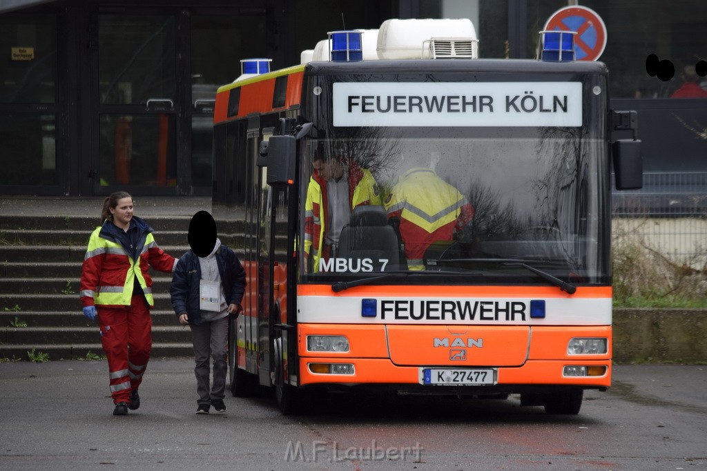 Einsatz BF Koeln Schule Burgwiesenstr Koeln Holweide P051.JPG - Miklos Laubert